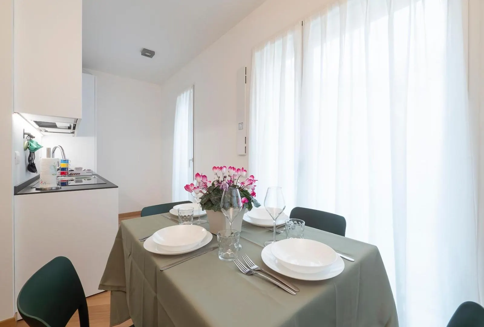 Youhosty - Palazzo Crovato 3D Apartment Milan Italy